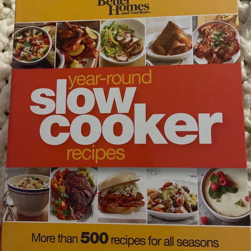 Year Round Slow Cooker Recipes by Better Homes and Gardens cookbook